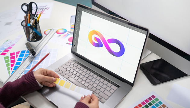 طراحی لوگو با لوگوساز یا طراح حرفه ای؟